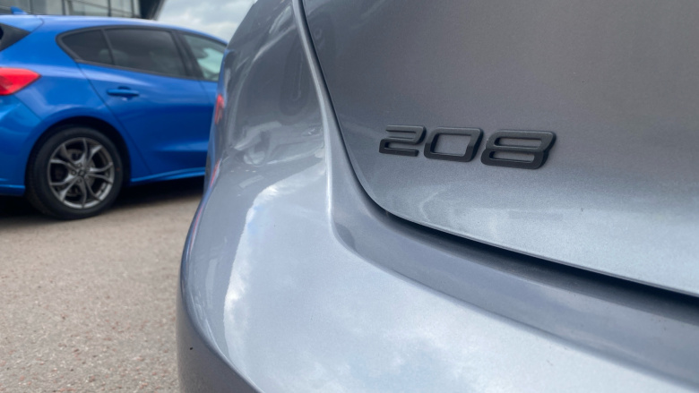 Peugeot 208 1.2 PureTech 100 Allure 5dr Petrol Hatchback